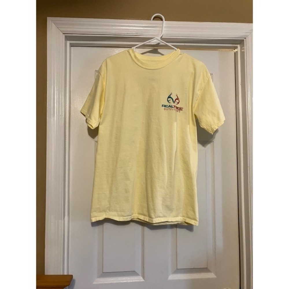 Men's Realtree Outfitters T Shirt ~ Size Medium ~ Buttercup Yellow T Shirt
